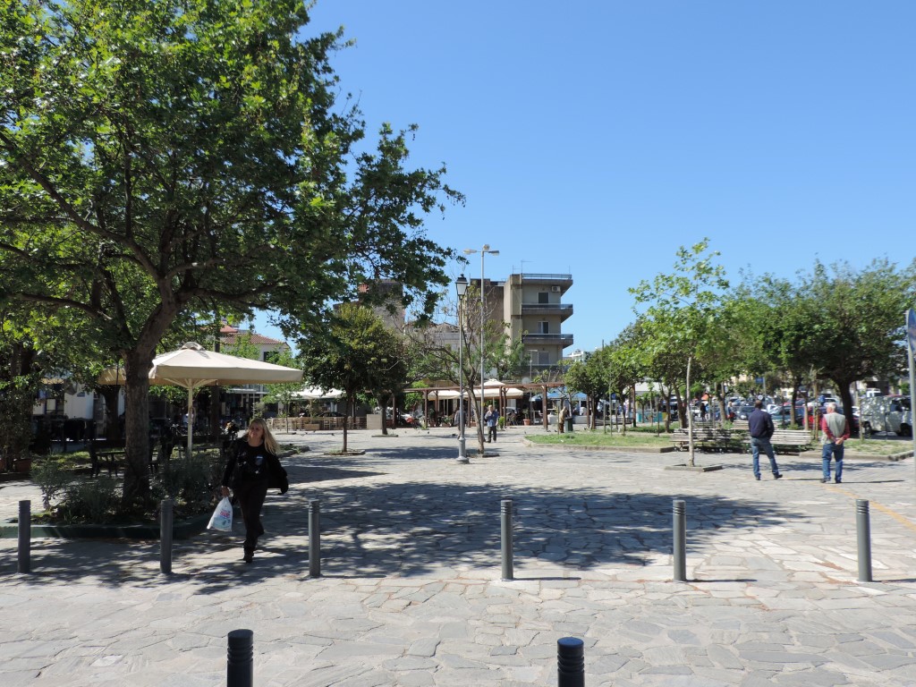 plateia-othwnos-Medium