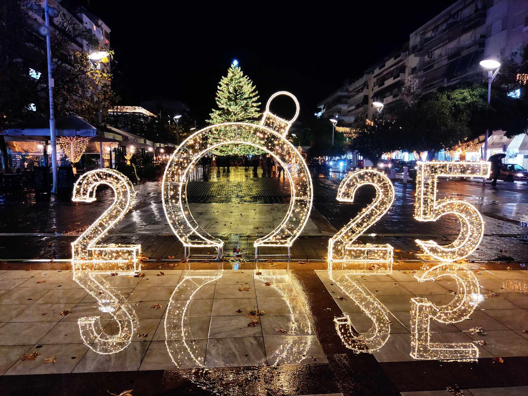 Φωτογραφία της πλατείας με τον αριθμό 2025
