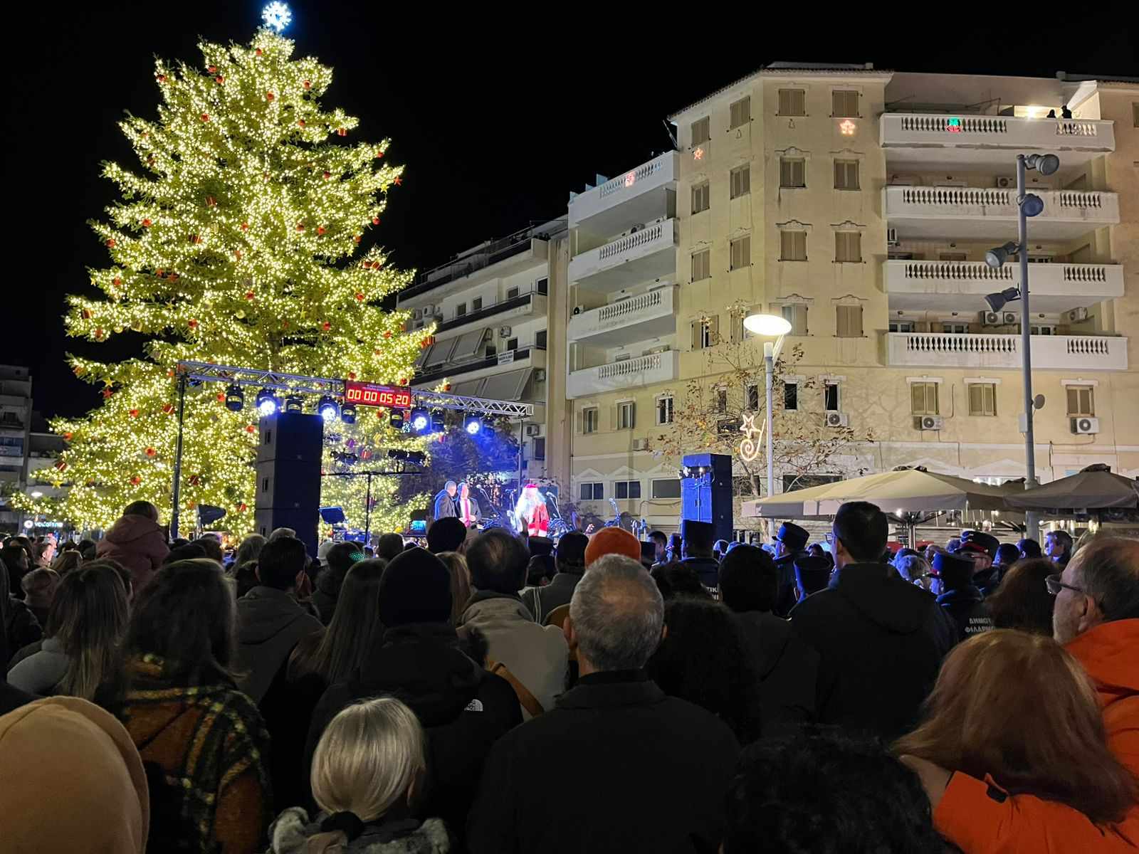 Φωτογραφία από τις εκδηλώσεις για την υποδοχή του νέου έτους 2025 στην Κεντρική Πλατεία - Βασιλέως Γεωργίου