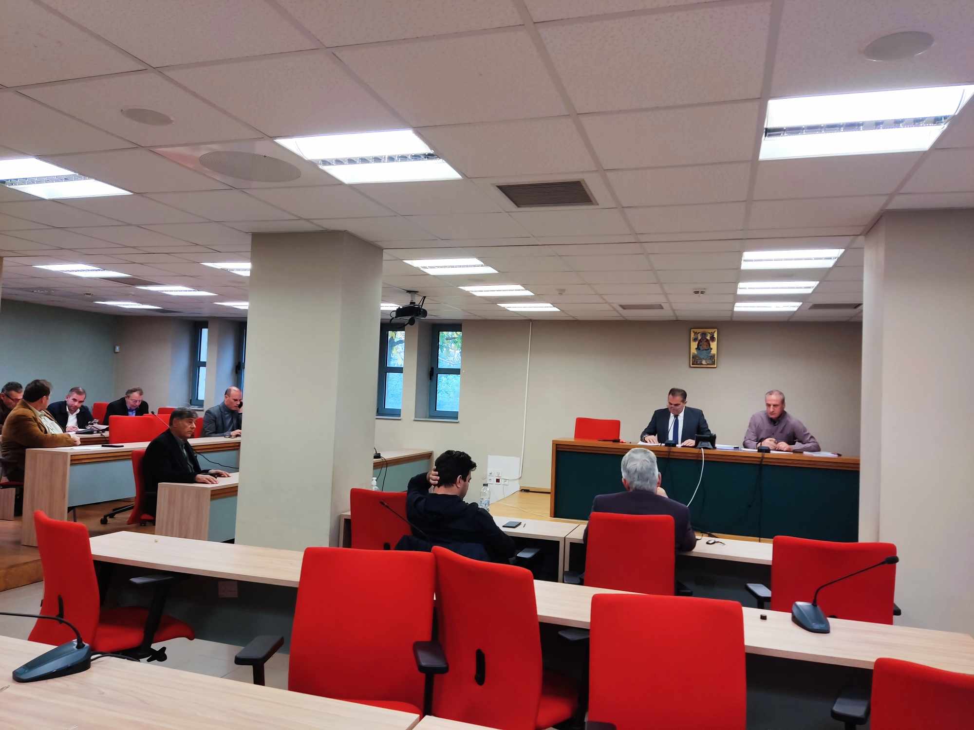 Φωτογραφία από συνεδρίαση της Δημοτικής Επιτροπής