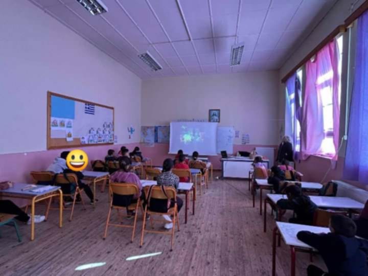 Φωτογραφία από αίθουσα με τους μαθητές