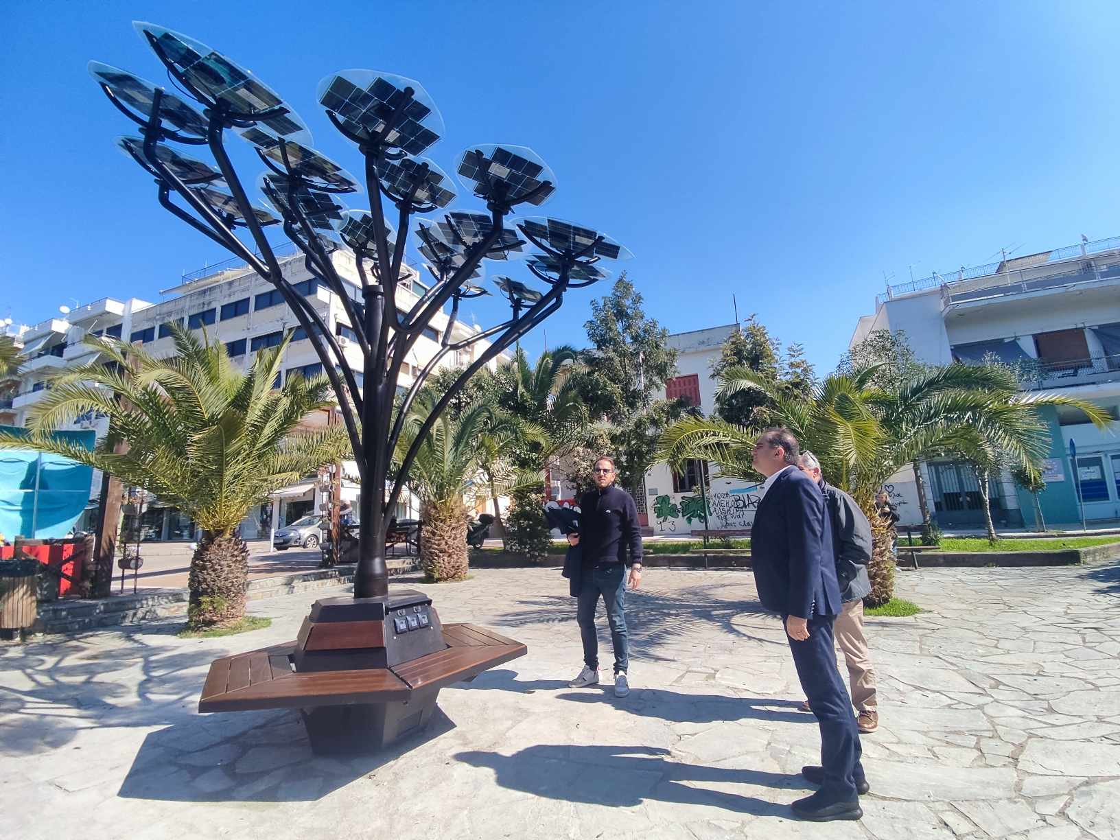 Φωτογραφία έξυπνου ηλιακού δέντρου
