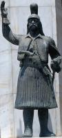 Aγαλμα του Θεόδωρου Κολοκοτρώνη στην κεντρική πλατεία